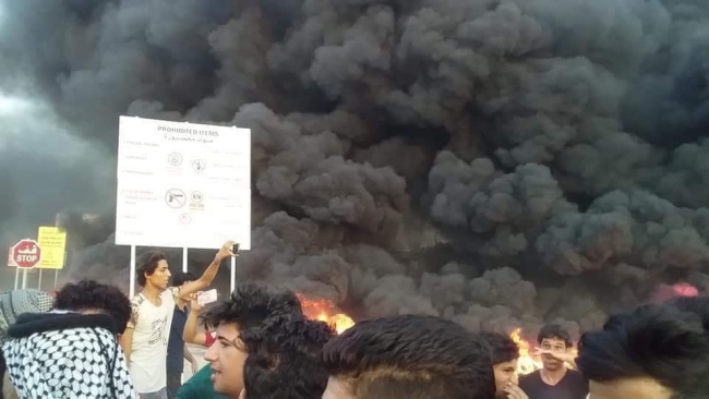 Irak'ta göstericilerin üzerine araç sürüldü